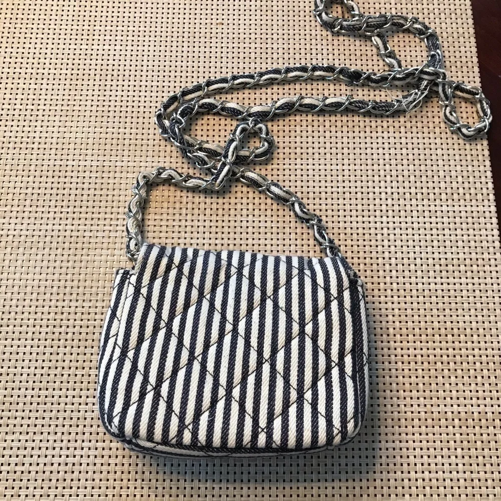 N/A blue white